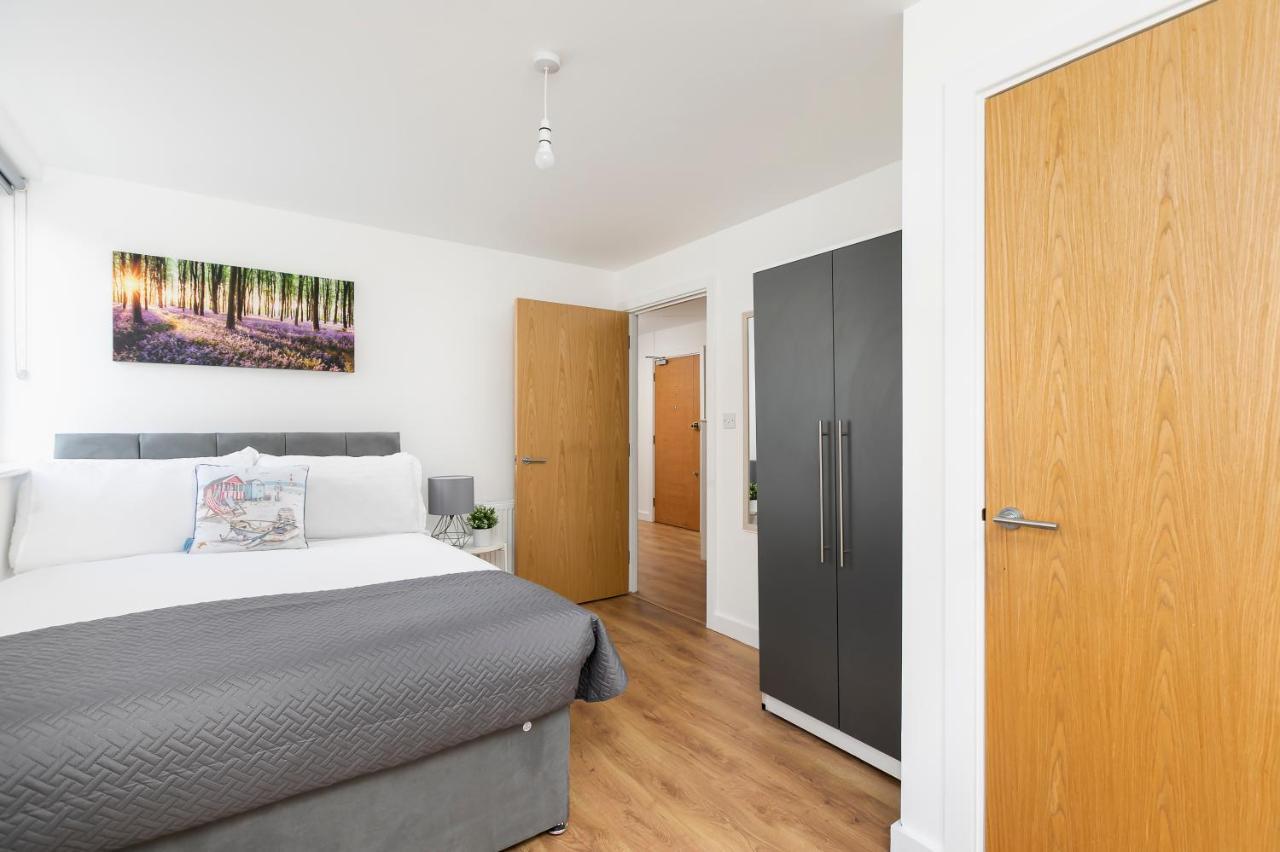 Skyvillion - 4 Bed Luxury Apartment With Balcony & Parking エンフィールド エクステリア 写真