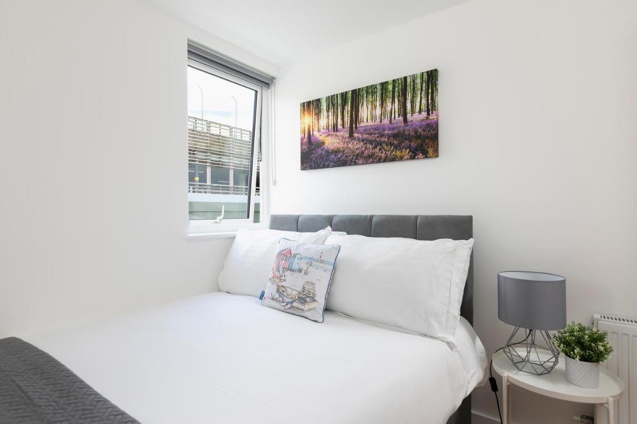 Skyvillion - 4 Bed Luxury Apartment With Balcony & Parking エンフィールド エクステリア 写真