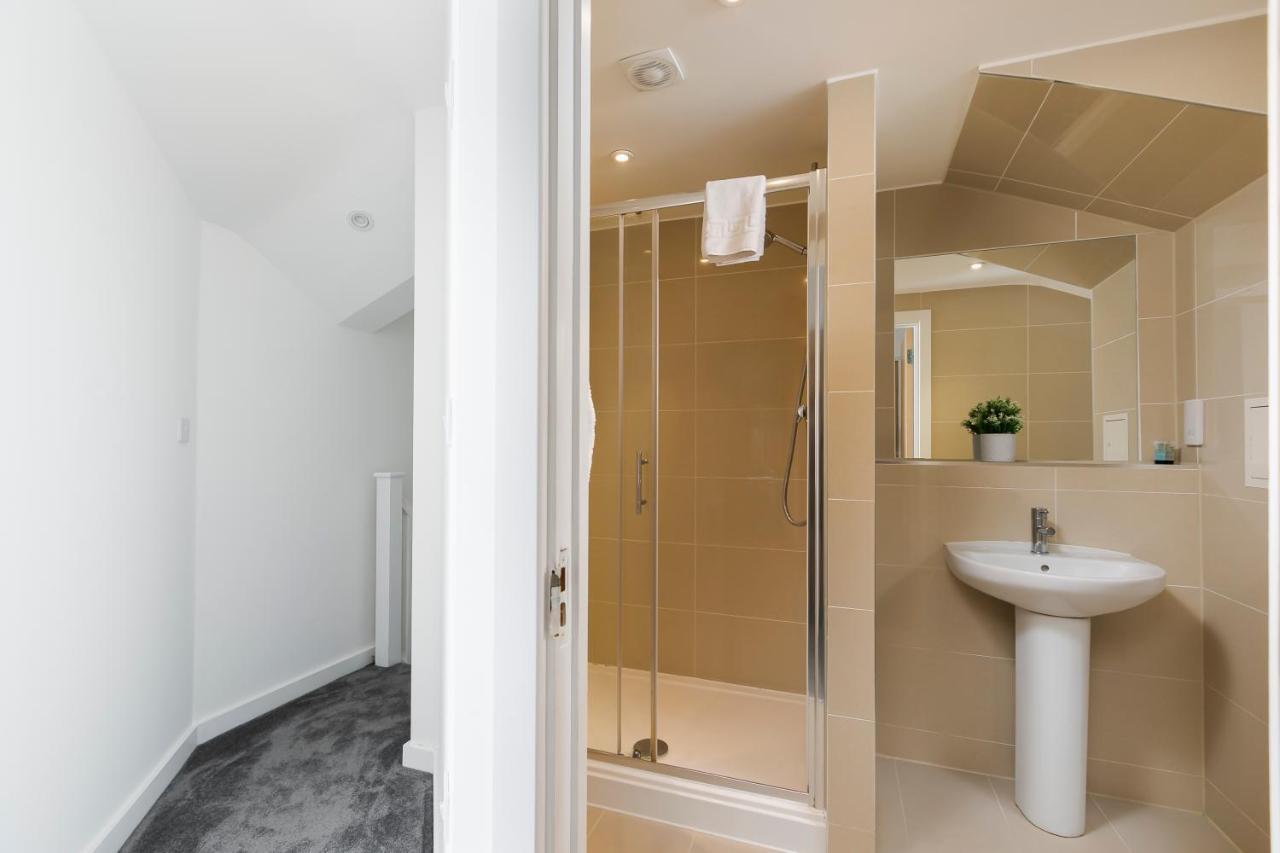 Skyvillion - 4 Bed Luxury Apartment With Balcony & Parking エンフィールド エクステリア 写真
