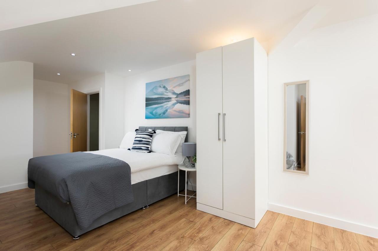 Skyvillion - 4 Bed Luxury Apartment With Balcony & Parking エンフィールド エクステリア 写真