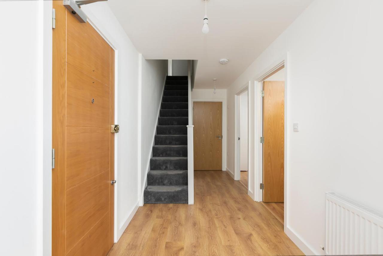 Skyvillion - 4 Bed Luxury Apartment With Balcony & Parking エンフィールド エクステリア 写真