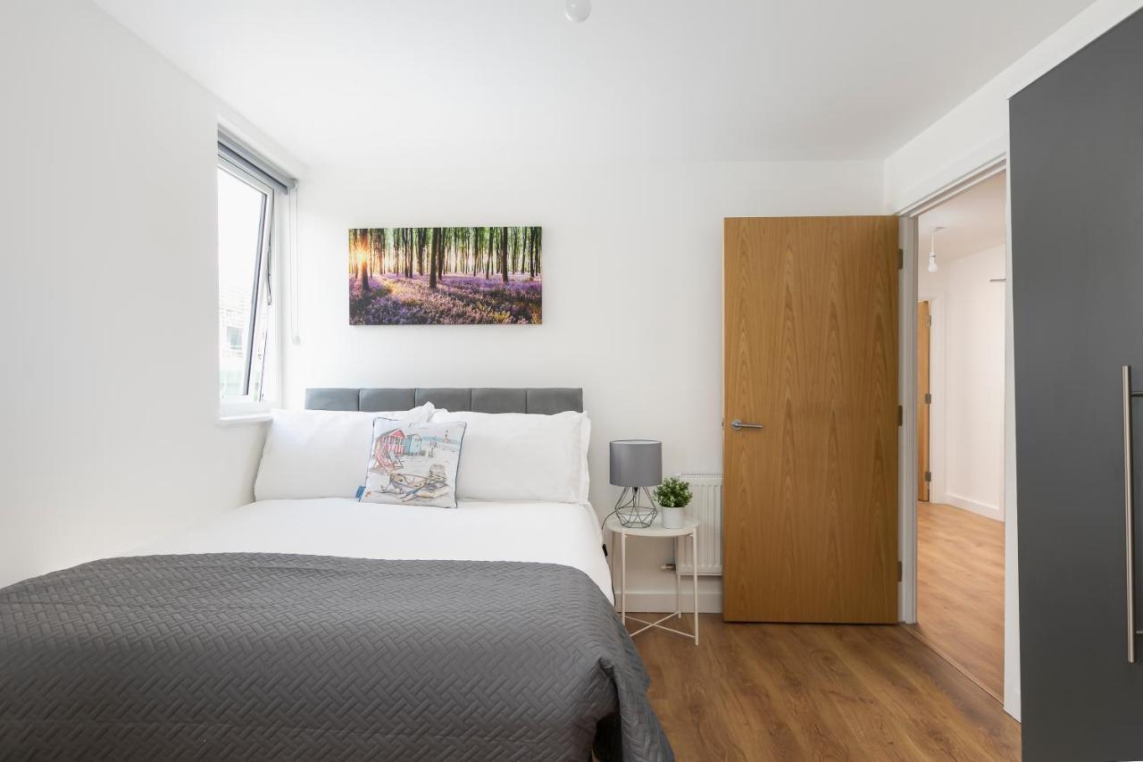 Skyvillion - 4 Bed Luxury Apartment With Balcony & Parking エンフィールド エクステリア 写真
