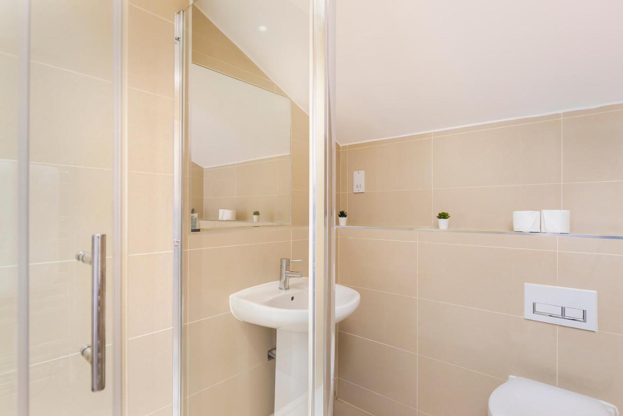 Skyvillion - 4 Bed Luxury Apartment With Balcony & Parking エンフィールド エクステリア 写真