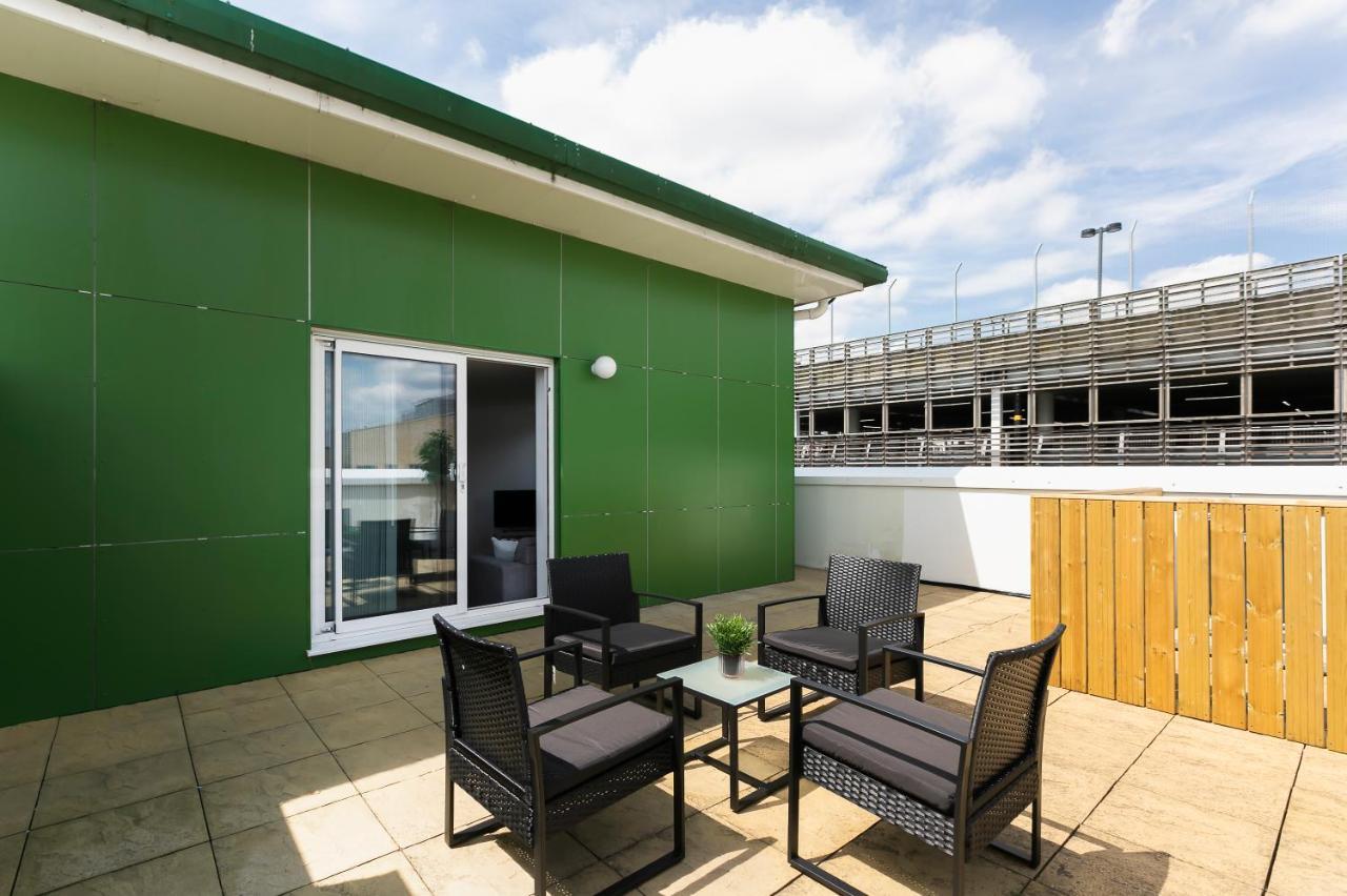 Skyvillion - 4 Bed Luxury Apartment With Balcony & Parking エンフィールド エクステリア 写真