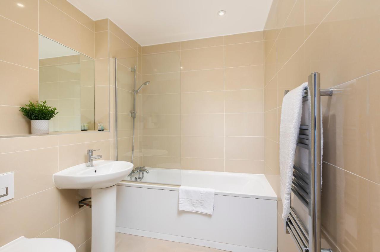 Skyvillion - 4 Bed Luxury Apartment With Balcony & Parking エンフィールド エクステリア 写真
