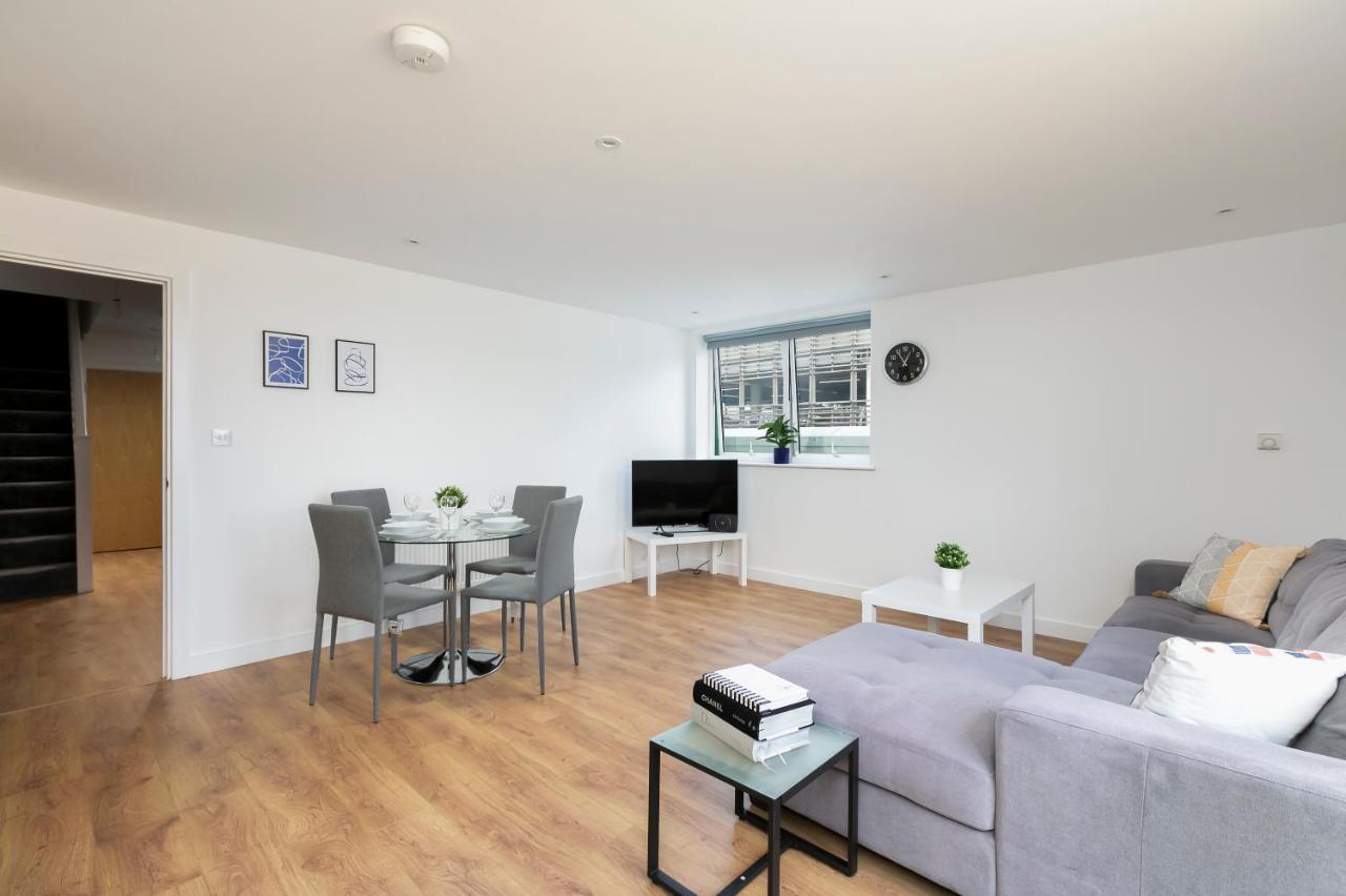 Skyvillion - 4 Bed Luxury Apartment With Balcony & Parking エンフィールド エクステリア 写真