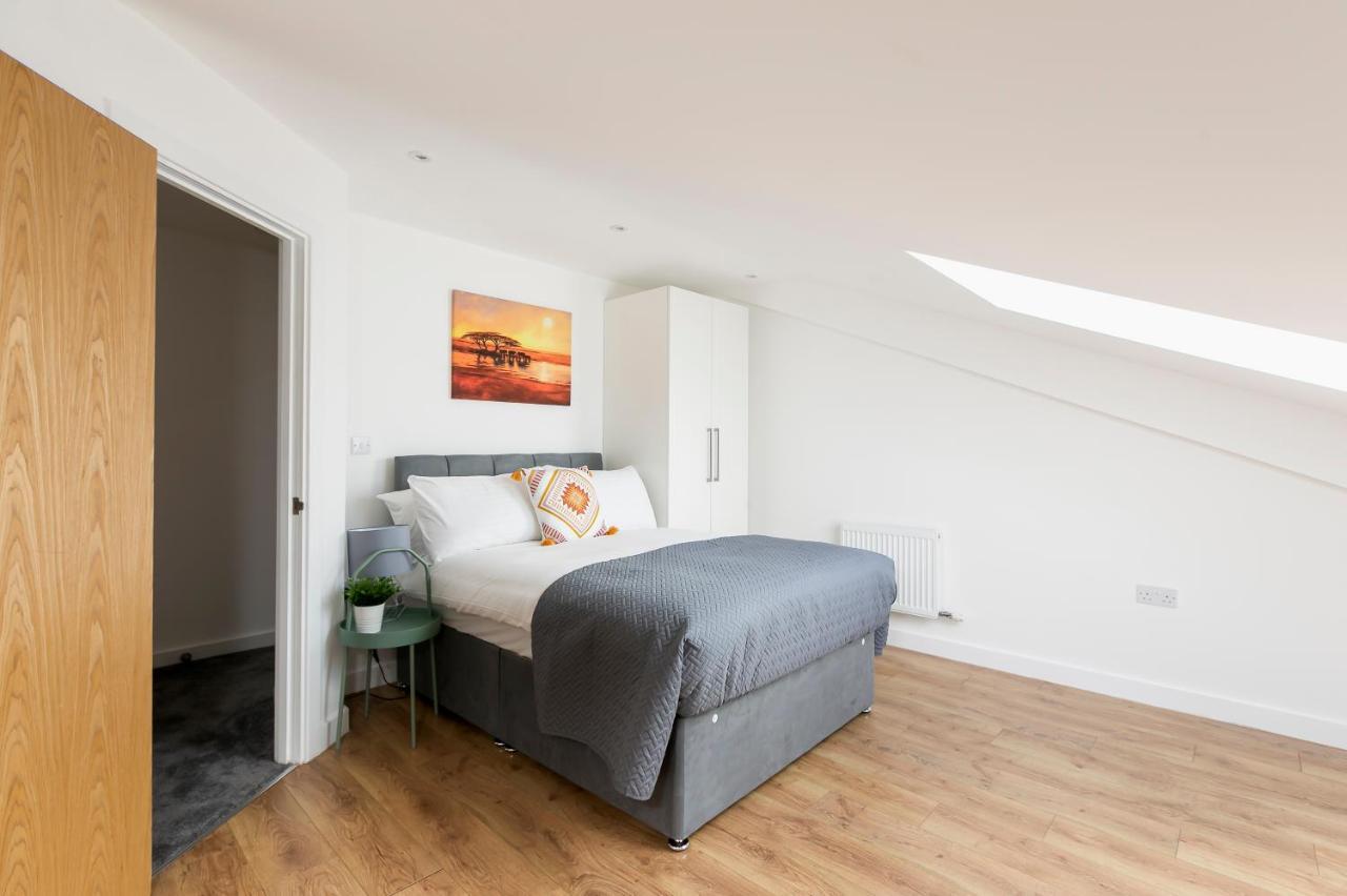 Skyvillion - 4 Bed Luxury Apartment With Balcony & Parking エンフィールド エクステリア 写真