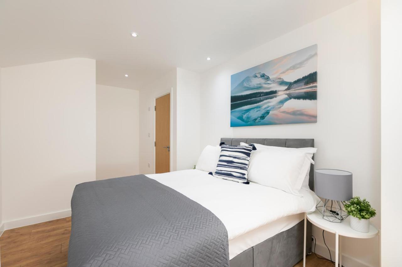 Skyvillion - 4 Bed Luxury Apartment With Balcony & Parking エンフィールド エクステリア 写真