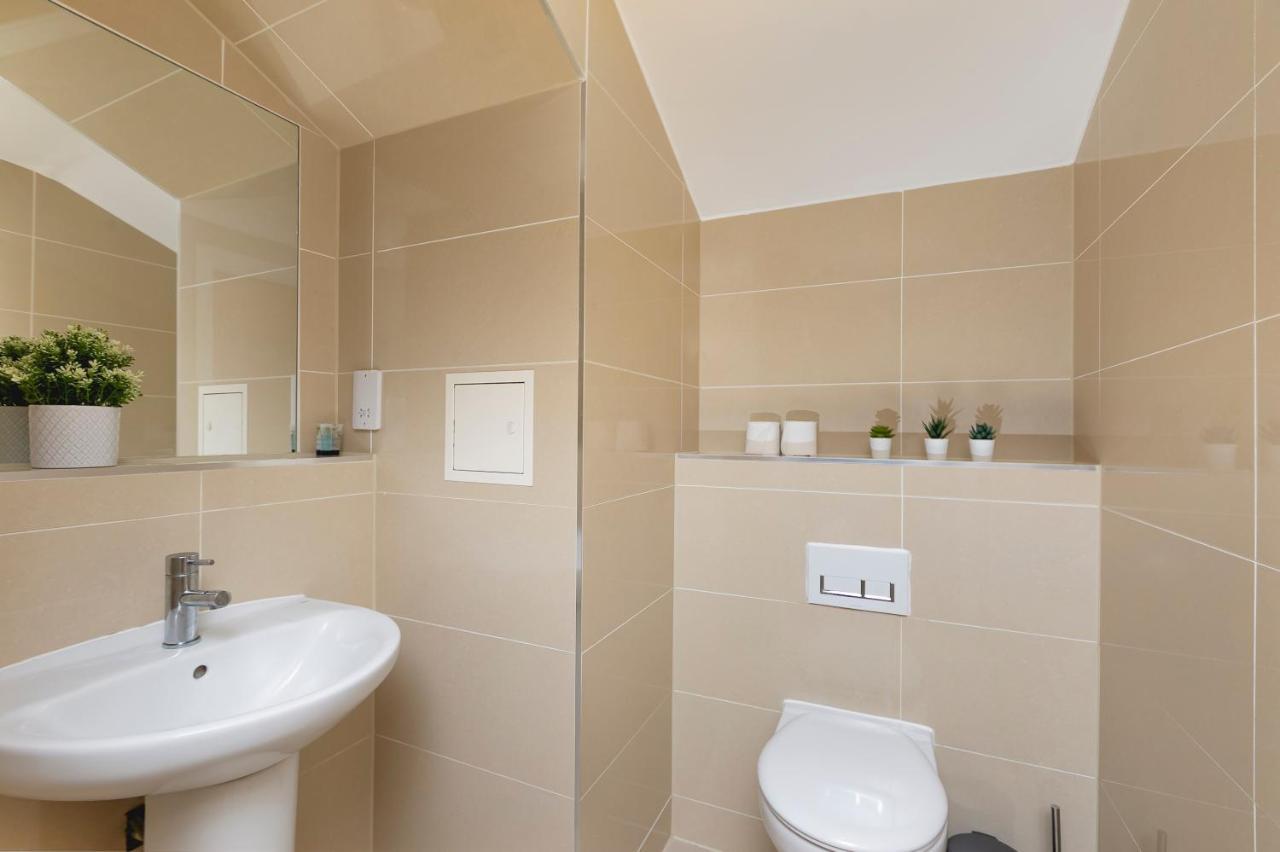 Skyvillion - 4 Bed Luxury Apartment With Balcony & Parking エンフィールド エクステリア 写真
